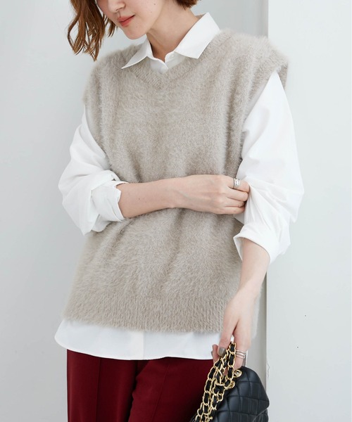 BELLUNA PLUS(ベルーナ)の「ラメシャギー素材Vネックニットベスト(ベスト・レディース・チャコール/ベージュ・X-LARGE/LARGE/MEDIUM)」の11枚目の写真