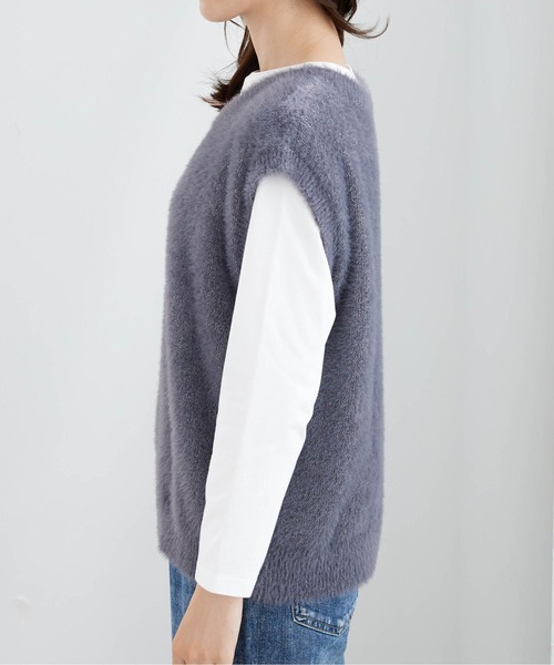 BELLUNA PLUS(ベルーナ)の「ラメシャギー素材Vネックニットベスト(ベスト・レディース・チャコール/ベージュ・X-LARGE/LARGE/MEDIUM)」の4枚目の写真