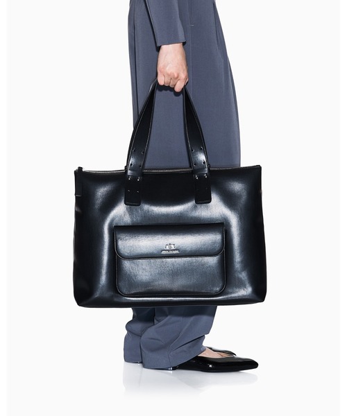 ARMANI EXCHANGE(アルマーニエクスチェンジ)の「【A|X アルマーニ エクスチェンジ】フロントポケット トートバッグ(トートバッグ・レディース・ブラック・FREE)」の7枚目の写真