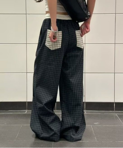 ＆soiree（アンドソワレ）の「フロントポケット付きチェック柄ワイドパンツ（その他パンツ・レディース・ネイビー・MEDIUM/LARGE/X-LARGE/SMALL）」の3枚目の写真