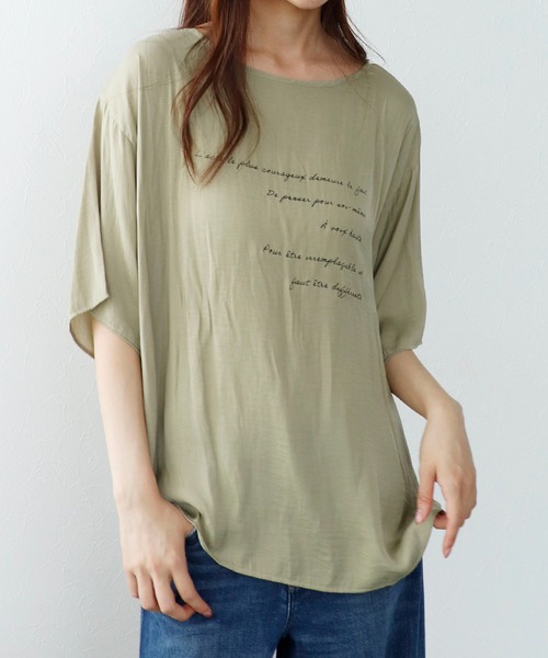 Jines(ジネス)の「ヴィンテージサテンメッセージTブラウス(シャツ/ブラウス・レディース・ホワイト/オリーブ・38)」の2枚目の写真