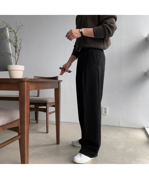LOOKPLE(ルックプル)の「ワイドシルエット ワンタックスラックス(ウエストバックゴム仕様)(スラックス・メンズ・ブラック・MEDIUM/LARGE)」の4枚目の写真