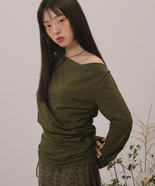 loin nuit(ロワンニュイ)の「asymmetry gathering draped tops / アシンメトリーギャザードレープトップス(Tシャツ/カットソー・レディース・チャコールグレー/カーキ・FREE)」の19枚目の写真