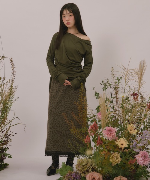loin nuit(ロワンニュイ)の「asymmetry gathering draped tops / アシンメトリーギャザードレープトップス(Tシャツ/カットソー・レディース・チャコールグレー/カーキ・FREE)」の20枚目の写真