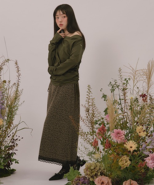 loin nuit(ロワンニュイ)の「asymmetry gathering draped tops / アシンメトリーギャザードレープトップス(Tシャツ/カットソー・レディース・チャコールグレー/カーキ・FREE)」の21枚目の写真