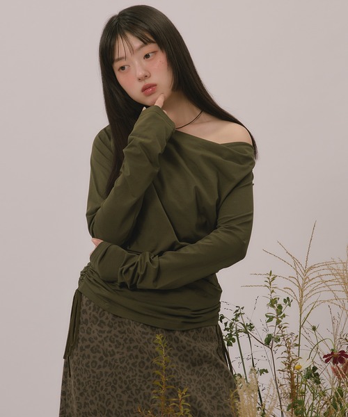 loin nuit(ロワンニュイ)の「asymmetry gathering draped tops / アシンメトリーギャザードレープトップス(Tシャツ/カットソー・レディース・チャコールグレー/カーキ・FREE)」の18枚目の写真