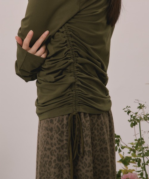 loin nuit(ロワンニュイ)の「asymmetry gathering draped tops / アシンメトリーギャザードレープトップス(Tシャツ/カットソー・レディース・チャコールグレー/カーキ・FREE)」の17枚目の写真