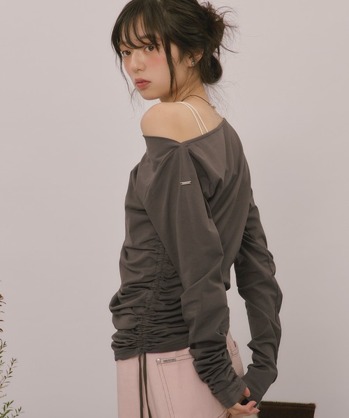 loin nuit(ロワンニュイ)の「asymmetry gathering draped tops / アシンメトリーギャザードレープトップス(Tシャツ/カットソー・レディース・チャコールグレー/カーキ・FREE)」の4枚目の写真