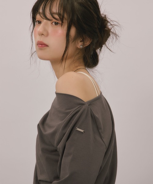 loin nuit(ロワンニュイ)の「asymmetry gathering draped tops / アシンメトリーギャザードレープトップス(Tシャツ/カットソー・レディース・チャコールグレー/カーキ・FREE)」の5枚目の写真