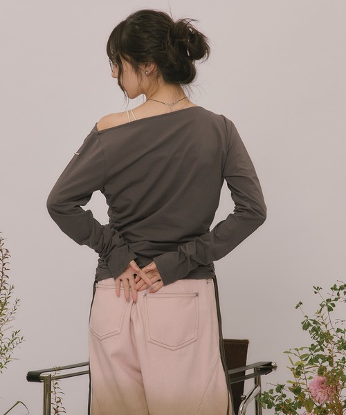 loin nuit(ロワンニュイ)の「asymmetry gathering draped tops / アシンメトリーギャザードレープトップス(Tシャツ/カットソー・レディース・チャコールグレー/カーキ・FREE)」の11枚目の写真