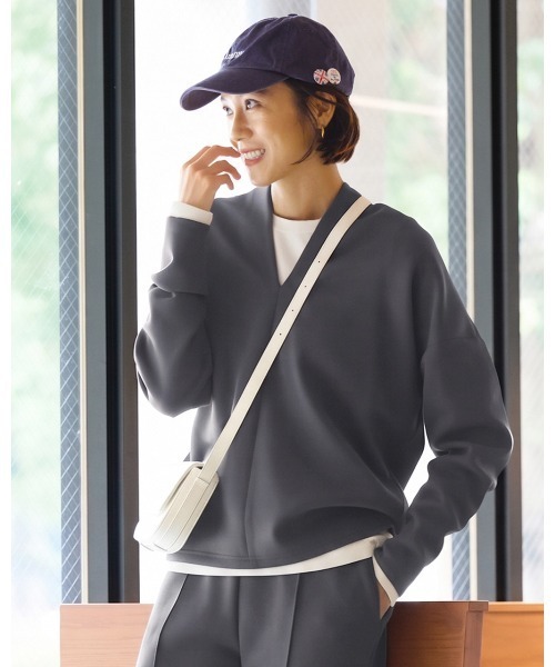 DoCLASSE（ ドゥクラッセ）の「ライトダンボールニット・構築プルオーバー（Tシャツ/カットソー・レディース・チャコール/ライトグレー/グレー/バーガンディー/ネイビー・S/M/L/XL/XXL）」の4枚目の写真