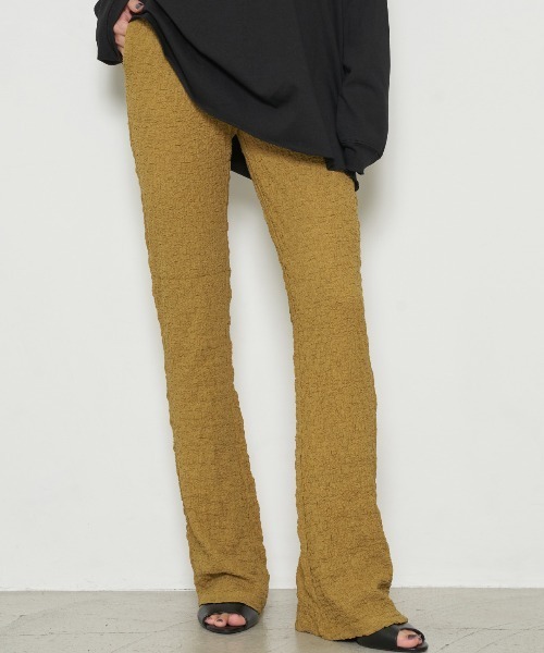 OFROOM(オフルーム)の「【2026秋冬新作】Shirring Flare Pants|シャーリングフレアパンツ(その他パンツ・レディース・ブラック/レッド/ブルー/マスタード/ブラウン・FREE)」の4枚目の写真