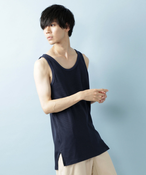 MONO-MART(モノマート)の「ワッフル編みオーバーロングタンクトップ/サイドスリットヘムライン(タンクトップ・メンズ・チャコール/ブラック/アイボリー/カーキ/ネイビー/ヘザーグレー/ベージュ/ブラウン系その他/バーガンディー/ブルーグリーン/キャメル/スモークピンク・L/XL/M)」の8枚目の写真