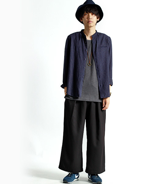 MONO-MART(モノマート)の「ワッフル編みオーバーロングタンクトップ/サイドスリットヘムライン(タンクトップ・メンズ・チャコール/ブラック/アイボリー/カーキ/ネイビー/ヘザーグレー/ベージュ/ブラウン系その他/バーガンディー/ブルーグリーン/キャメル/スモークピンク・L/XL/M)」の15枚目の写真