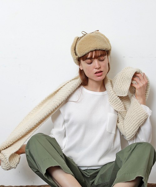 TODAYFUL(トゥデイフル)の「アルパカニットマフラー(ストール/ショール・レディース・オフホワイト/チャコールグレー・FREE)」の4枚目の写真