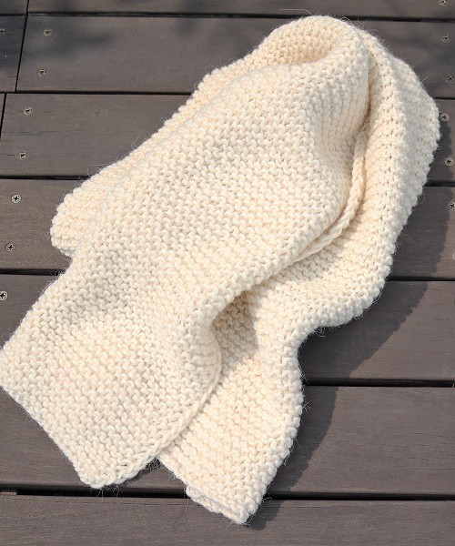 TODAYFUL(トゥデイフル)の「アルパカニットマフラー(ストール/ショール・レディース・オフホワイト/チャコールグレー・FREE)」の5枚目の写真