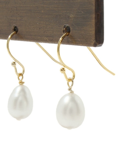 BEAMS BOY(ビームスボーイ)の「BEAMS BOY / 淡水パール ピアス(ピアス(両耳用)・レディース・ホワイト・ONE SIZE)」の2枚目の写真