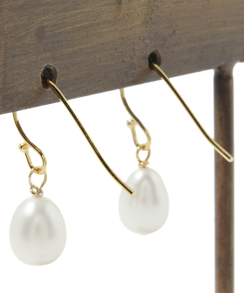 BEAMS BOY(ビームスボーイ)の「BEAMS BOY / 淡水パール ピアス(ピアス(両耳用)・レディース・ホワイト・ONE SIZE)」の3枚目の写真