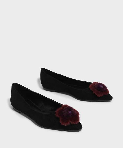 CHARLES & KEITH（チャールズ & キース）の「ファーリーフローラルディテールバレリーナ / FURRY FLORAL DETAIL BALLERINAS（バレエシューズ・レディース・ブラック/レッド/ゴールド系その他・22.5cm/23cm/23.5cm/24.5cm/25cm/25.5cm）」の5枚目の写真