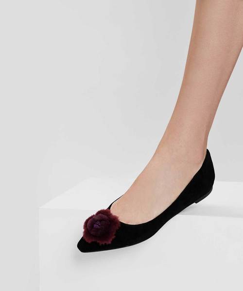 CHARLES & KEITH（チャールズ & キース）の「ファーリーフローラルディテールバレリーナ / FURRY FLORAL DETAIL BALLERINAS（バレエシューズ・レディース・ブラック/レッド/ゴールド系その他・22.5cm/23cm/23.5cm/24.5cm/25cm/25.5cm）」の8枚目の写真