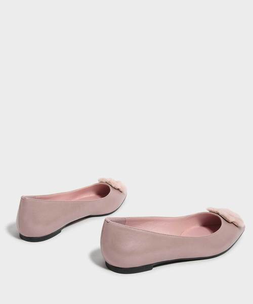 CHARLES & KEITH（チャールズ & キース）の「ファーリーフローラルディテールバレリーナ / FURRY FLORAL DETAIL BALLERINAS（バレエシューズ・レディース・ブラック/レッド/ゴールド系その他・22.5cm/23cm/23.5cm/24.5cm/25cm/25.5cm）」の18枚目の写真