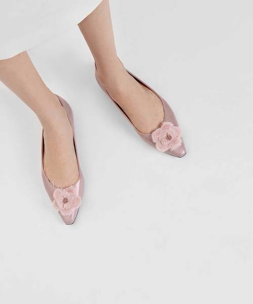 CHARLES & KEITH（チャールズ & キース）の「ファーリーフローラルディテールバレリーナ / FURRY FLORAL DETAIL BALLERINAS（バレエシューズ・レディース・ブラック/レッド/ゴールド系その他・22.5cm/23cm/23.5cm/24.5cm/25cm/25.5cm）」の21枚目の写真