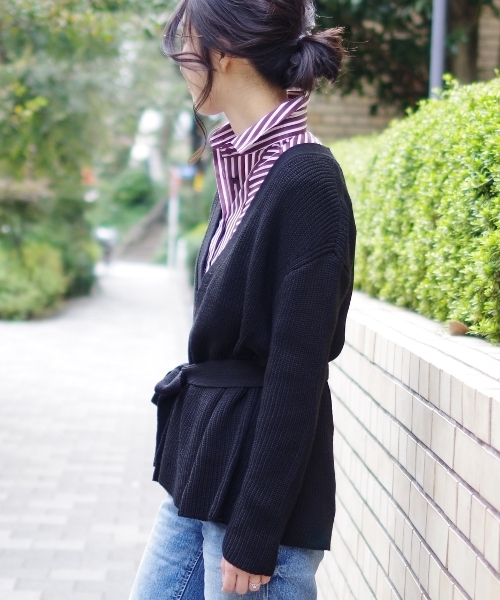 NARACAMICIE（ナラカミーチェ）の「フレアーヘムビックシルエットVカーディガン（カーディガン/ボレロ・レディース・ブラック/ブラウン・MEDIUM/X-LARGE）」の9枚目の写真