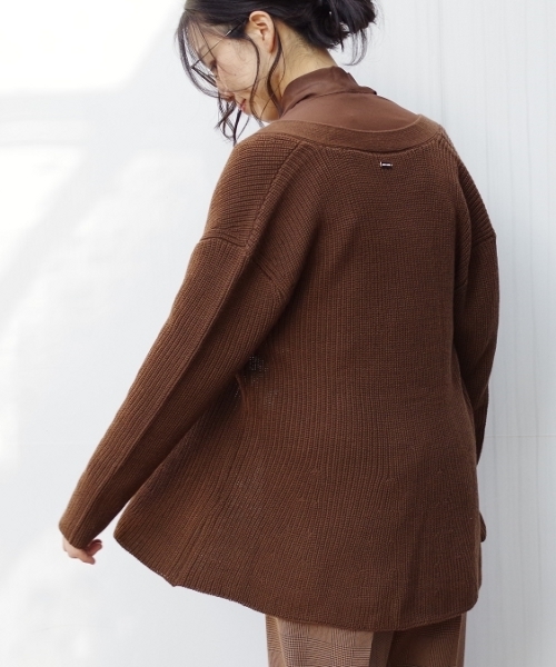 NARACAMICIE（ナラカミーチェ）の「フレアーヘムビックシルエットVカーディガン（カーディガン/ボレロ・レディース・ブラック/ブラウン・MEDIUM/X-LARGE）」の18枚目の写真