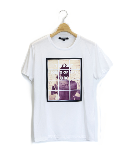 JACKROSE(ジャックローズ)の「エンボスガールTシャツ(Tシャツ/カットソー・メンズ・ホワイト/ブラック・M/L)」の2枚目の写真