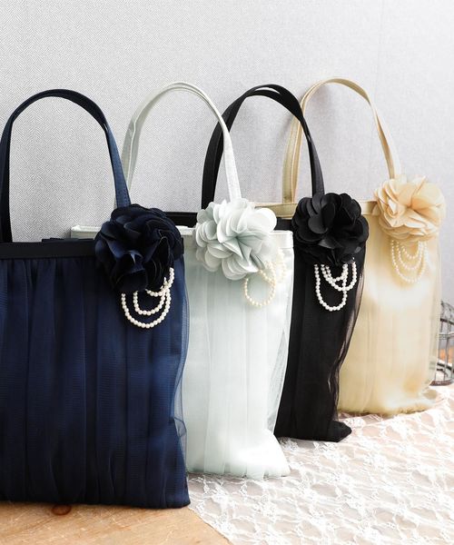 PourVous（プールヴー）の「ビジューサテンハンドバッグ 同窓会 結婚式 オケージョン 二次会  お呼ばれ パーティーバッグ（ハンドバッグ・レディース・ブラック/ベージュ/ネイビー/シルバー・FREE）」の11枚目の写真