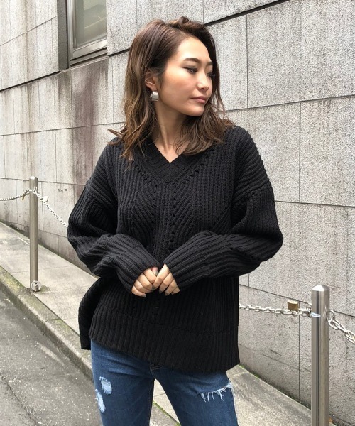 ENVYM（アンビー）の「ＶネックアイレットＫＮＩＴ（ニット/セーター・レディース・ブラック/ベージュ/ピンク・FREE）」の2枚目の写真