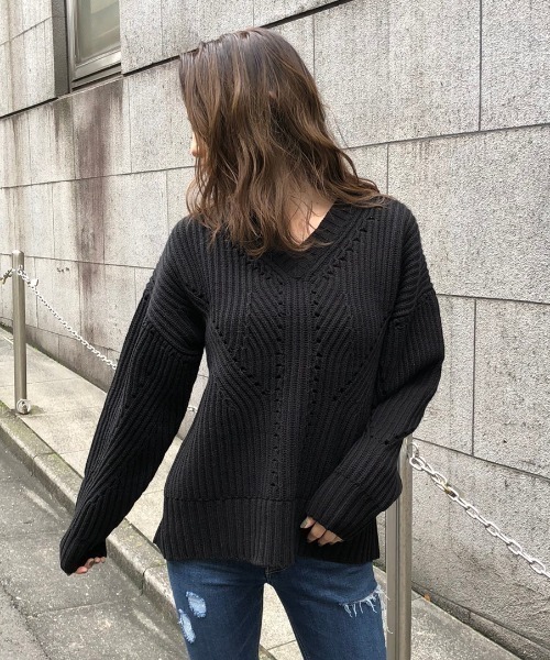 ENVYM（アンビー）の「ＶネックアイレットＫＮＩＴ（ニット/セーター・レディース・ブラック/ベージュ/ピンク・FREE）」の8枚目の写真