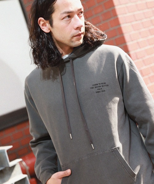 BAYFLOW（ベイフロー）の「ピグメントダンボールパーカ（パーカー・メンズ・ブルー/パープル/ベージュ/チャコール・MEDIUM/SMALL/LARGE）」の2枚目の写真