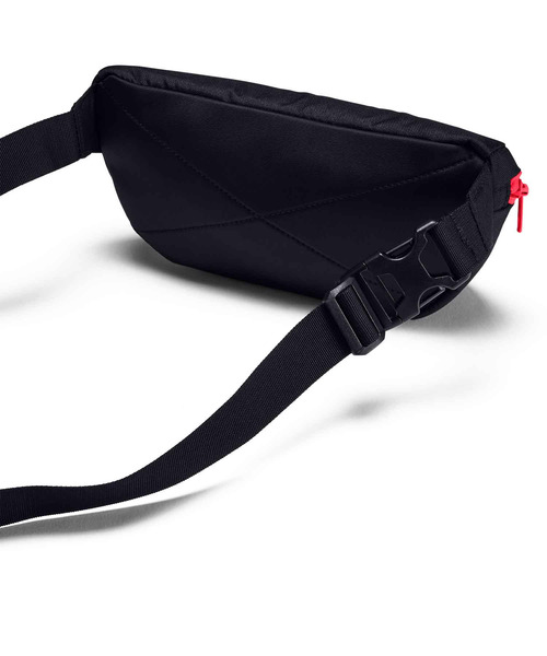 UNDER ARMOUR（アンダーアーマー）の「UAファニーパック 2.5L(トレーニング/UNISEX)（ボディバッグ/ウエストポーチ・メンズ・ブラック/オフホワイト・ONESIZE）」の9枚目の写真