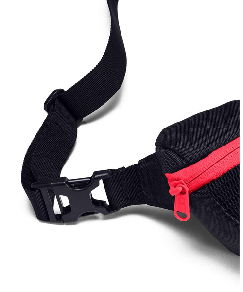 UNDER ARMOUR（アンダーアーマー）の「UAファニーパック 2.5L(トレーニング/UNISEX)（ボディバッグ/ウエストポーチ・メンズ・ブラック/オフホワイト・ONESIZE）」の11枚目の写真