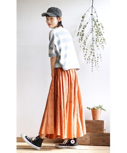 apartment department(アパートメントデパートメント)の「ワイドボーダー ボートネックTシャツ(Tシャツ/カットソー・レディース・ホワイト×イエロー/ブラウン系その他/ネイビー/ブラウン/ライトブルー/杢グレー/ブラック/イエロー×グレー/ネイビー系/ホワイト×ブラック/ホワイト×グレー/ホワイト×グリーン・フリー/S/M)」の13枚目の写真