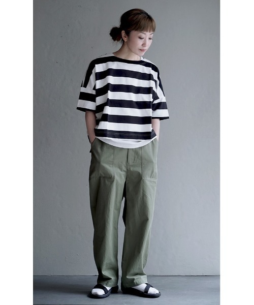 apartment department(アパートメントデパートメント)の「ワイドボーダー ボートネックTシャツ(Tシャツ/カットソー・レディース・ホワイト×イエロー/ブラウン系その他/ネイビー/ブラウン/ライトブルー/杢グレー/ブラック/イエロー×グレー/ネイビー系/ホワイト×ブラック/ホワイト×グレー/ホワイト×グリーン・フリー/S/M)」の21枚目の写真