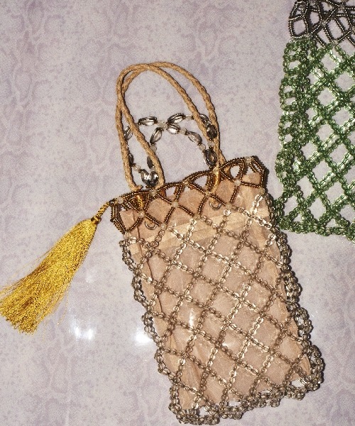 HEY!MrsROSE(ヘイミセスローズ)の「HEY!MrsROSE(ヘイ!ミセスローズ)Shell handle beads BAG(ハンドバッグ・レディース・ブラック/グリーン・FREE)」の2枚目の写真