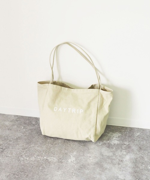 Riberry(リベリー)の「ロゴビッグトート(トートバッグ・レディース・アイボリー/ブラック/ブラウン/ベージュ・FREE)」の4枚目の写真