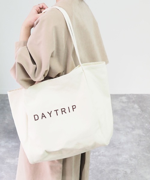 Riberry(リベリー)の「ロゴビッグトート(トートバッグ・レディース・アイボリー/ブラック/ブラウン/ベージュ・FREE)」の1枚目の写真