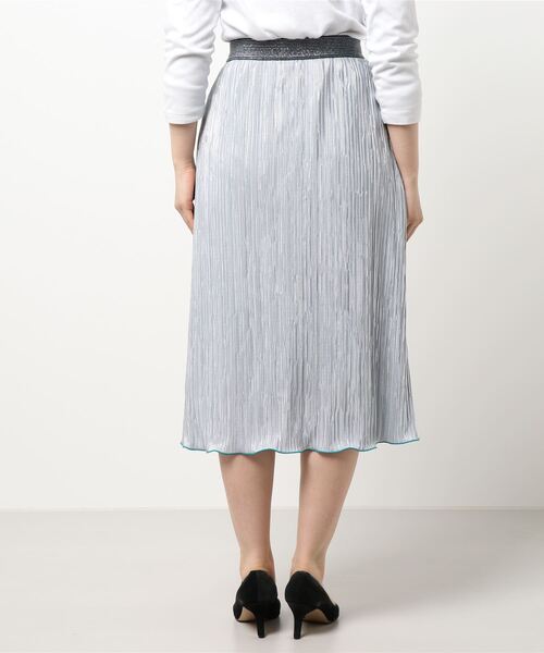 Q（キュー）の「シャインプリーツミモレスカート（スカート・レディース・ライトグレー/ベージュ・MEDIUM）」の4枚目の写真