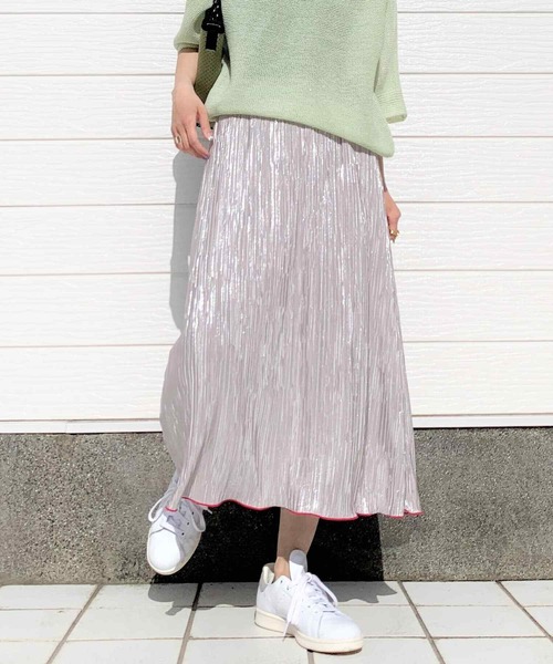 Q（キュー）の「シャインプリーツミモレスカート（スカート・レディース・ライトグレー/ベージュ・MEDIUM）」の2枚目の写真