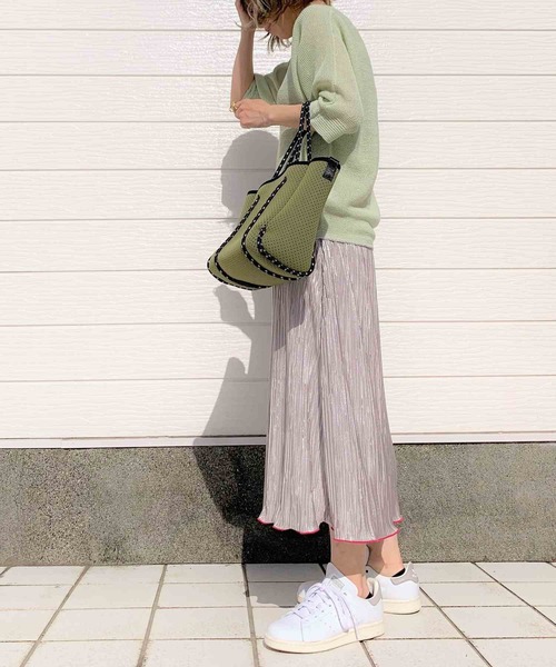 Q（キュー）の「シャインプリーツミモレスカート（スカート・レディース・ライトグレー/ベージュ・MEDIUM）」の8枚目の写真