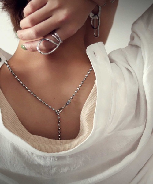antiqua(アンティカ)の「ボールチェーンネックレス(ネックレス・レディース・シルバー・FREE)」の2枚目の写真