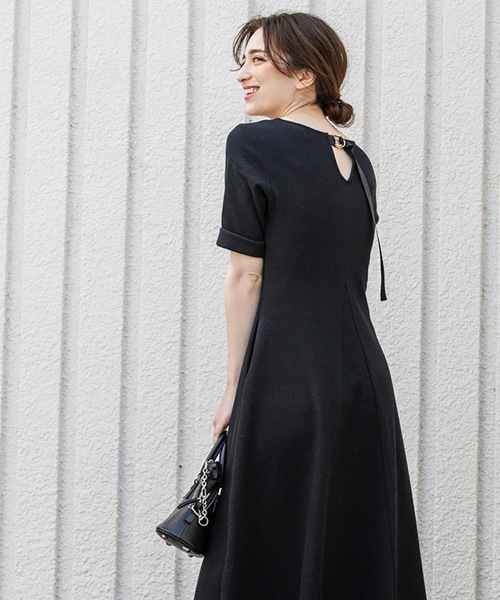 Emma Taylor(エマテイラー)の「美シルエットワッフルマーメイドフレアワンピース(ワンピース・レディース・ブラック/アイボリー/ブルー/レッド/カーキ・36/38)」の7枚目の写真