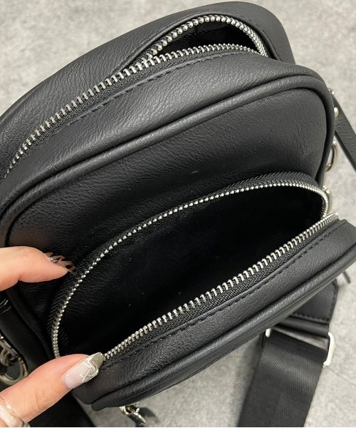 apres jour mignon(アプレジュールミニョン)の「【apresjour mignon×ARIAZ】ジップミニスクエアバッグ(ショルダーバッグ・レディース・ブラック・ONESIZE)」の3枚目の写真