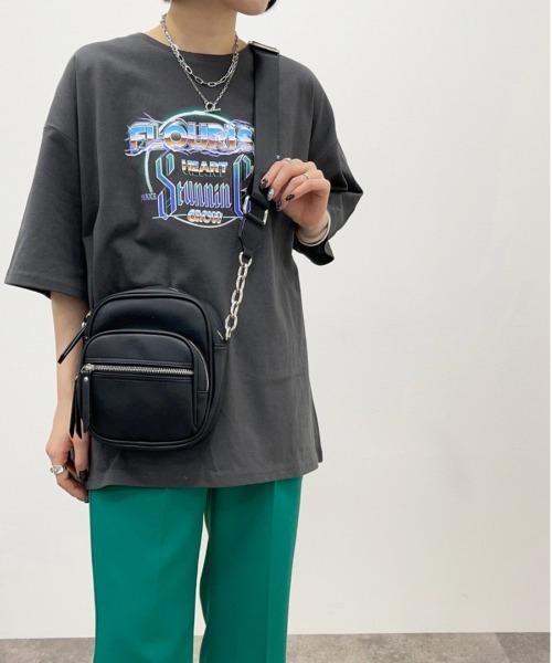 apres jour mignon(アプレジュールミニョン)の「【apresjour mignon×ARIAZ】ジップミニスクエアバッグ(ショルダーバッグ・レディース・ブラック・ONESIZE)」の6枚目の写真