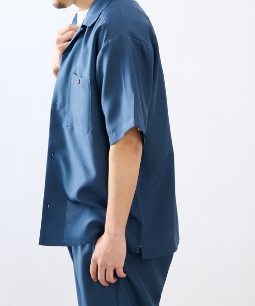 COLONY 2139(コロニートゥーワンスリーナイン)の「ポリトロ両胸ポケットオープンカラー半袖シャツ/オーバーサイズ半袖シャツ(セットアップ可)(シャツ/ブラウス・メンズ・ブラック/グレー/カーキ/ブルー/モカ・MEDIUM/LARGE/X-LARGE)」の19枚目の写真