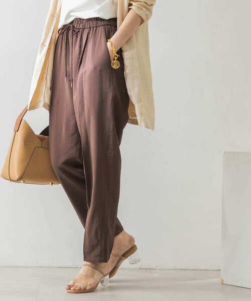 URBAN RESEARCH(アーバンリサーチ)の「RyNyポプリンドロストテーパードパンツ(その他パンツ・レディース・ブラウン/ベージュ/ブルー・38/34/36)」の2枚目の写真