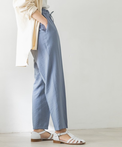 URBAN RESEARCH(アーバンリサーチ)の「RyNyポプリンドロストテーパードパンツ(その他パンツ・レディース・ブラウン/ベージュ/ブルー・38/34/36)」の4枚目の写真